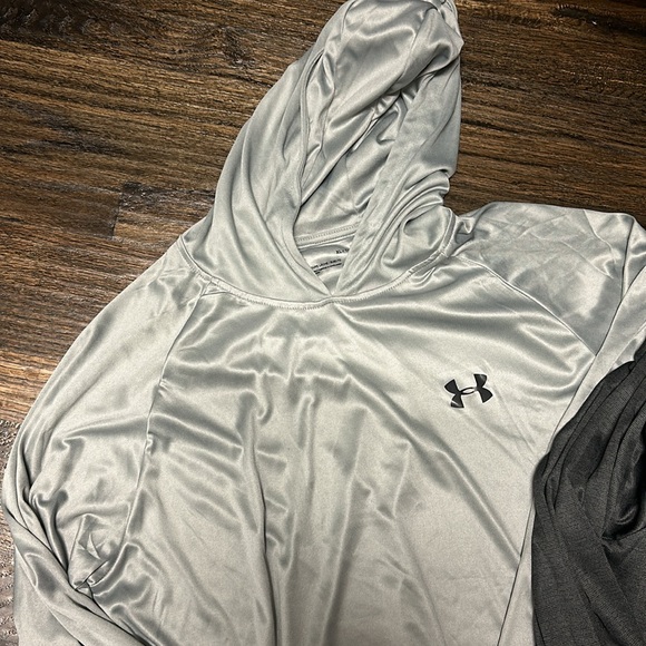 2 Under Armour Loose Fit HeatGear Performance Pullover in Size XL EUC - Picture 3 of 14